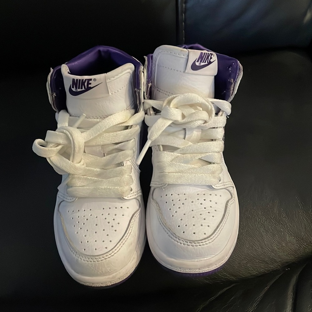 Like new boys sneakers